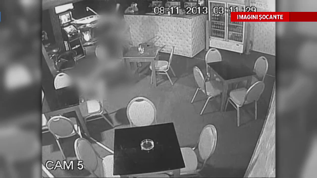 Imagini CAMERA DE SUPRAVEGHERE. Tanar snopit in bataie intr-un bar. Martorii nu au facut nimic