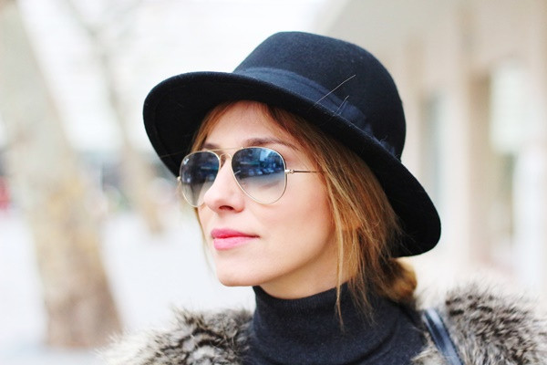 Dana Rogoz radiaza de fericire. Prezentatoarea, intr-o sesiune foto cu "burtica"