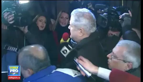 Adrian Nastase, transportat de la Sectia 2 de politie catre Penitenciarul Rahova