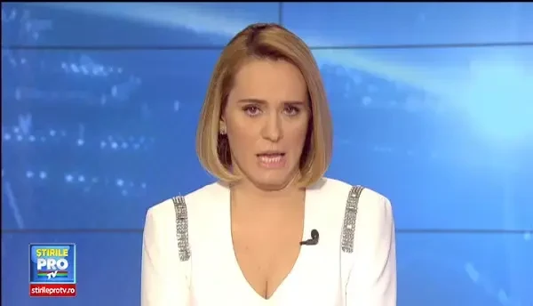 Invatatoarea care cerea parintilor cadouri consistente poate sa predea pana la finalizarea anchetei