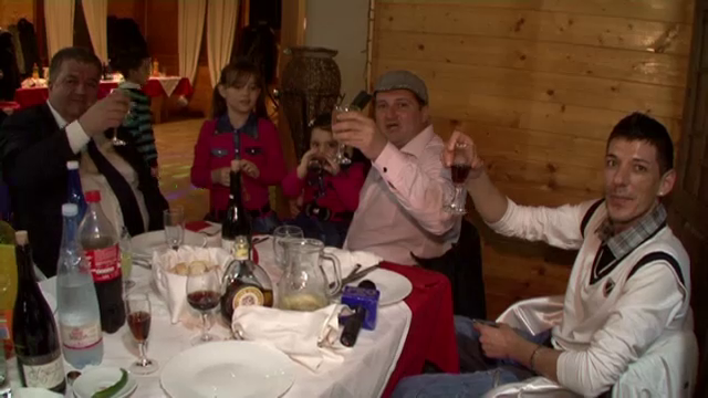 Cum au petrecut romanii din Milano Revelionul. "Cu inima suntem alaturi de cei de acasa"