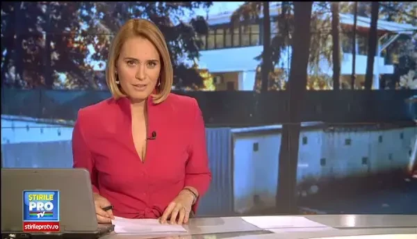 Traian Basescu i-a trimis lui Ion Iliescu un buchet de trandafiri albi, de ziua onomastica