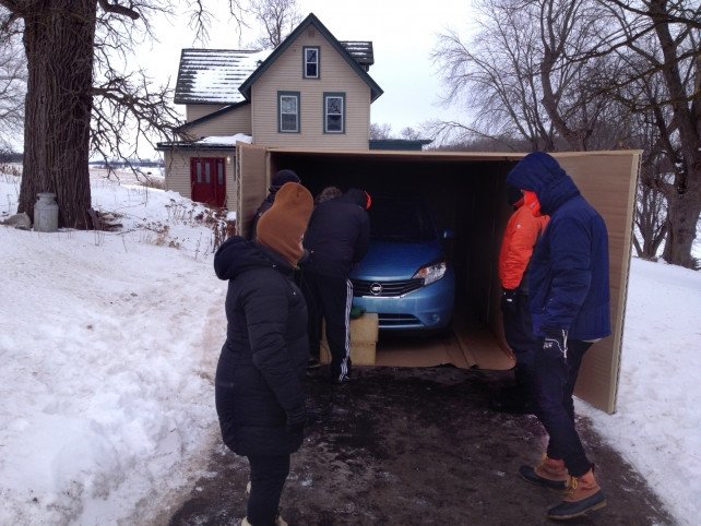 Misterul cutiei gigant livrate de Amazon in statul Wisconsin a fost rezolvat. Ce se afla in ea