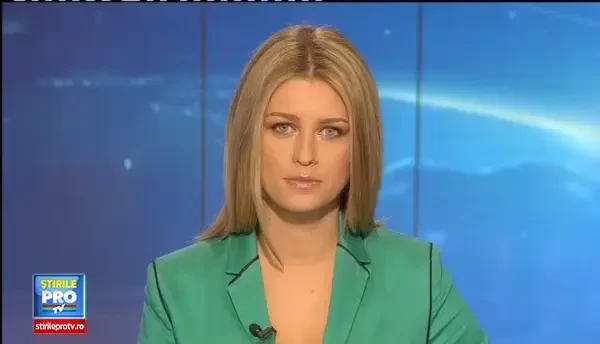 Inca un TIR intepenit sub pasajul Jiul. Soferul spune ca nu a vazut indicatorul de inaltime