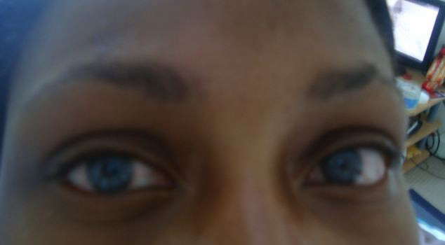 Cosmarul trait de o studenta care a vrut sa-si schimbe permanent culoarea ochilor