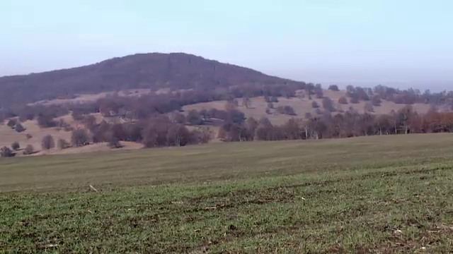 Bogatii Europei salveaza satul romanesc. Cat primesc taranii ca sa nu-si dea terenurile strainilor