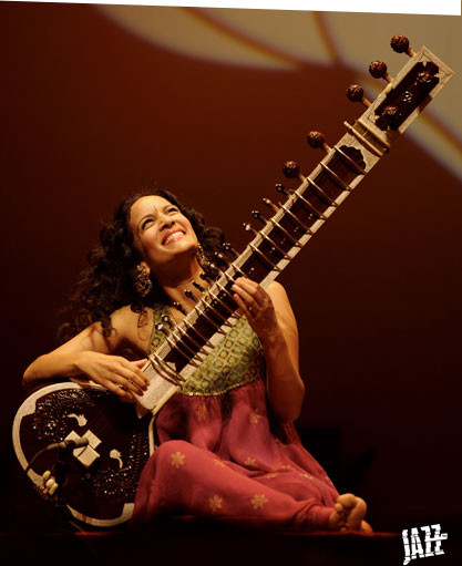 S-a anuntat primul artist care va urca pe scena JazzTM: Anoushka Shankar, numita Femeia Anului 2003