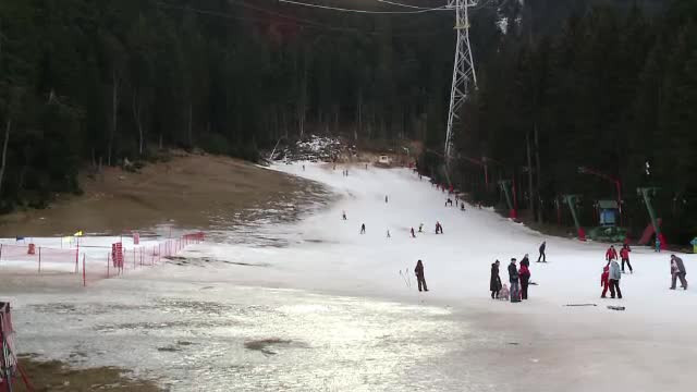 Criza zapezii de la munte a provocat scaderea preturilor cu 60%. Cat costa acum o camera dubla