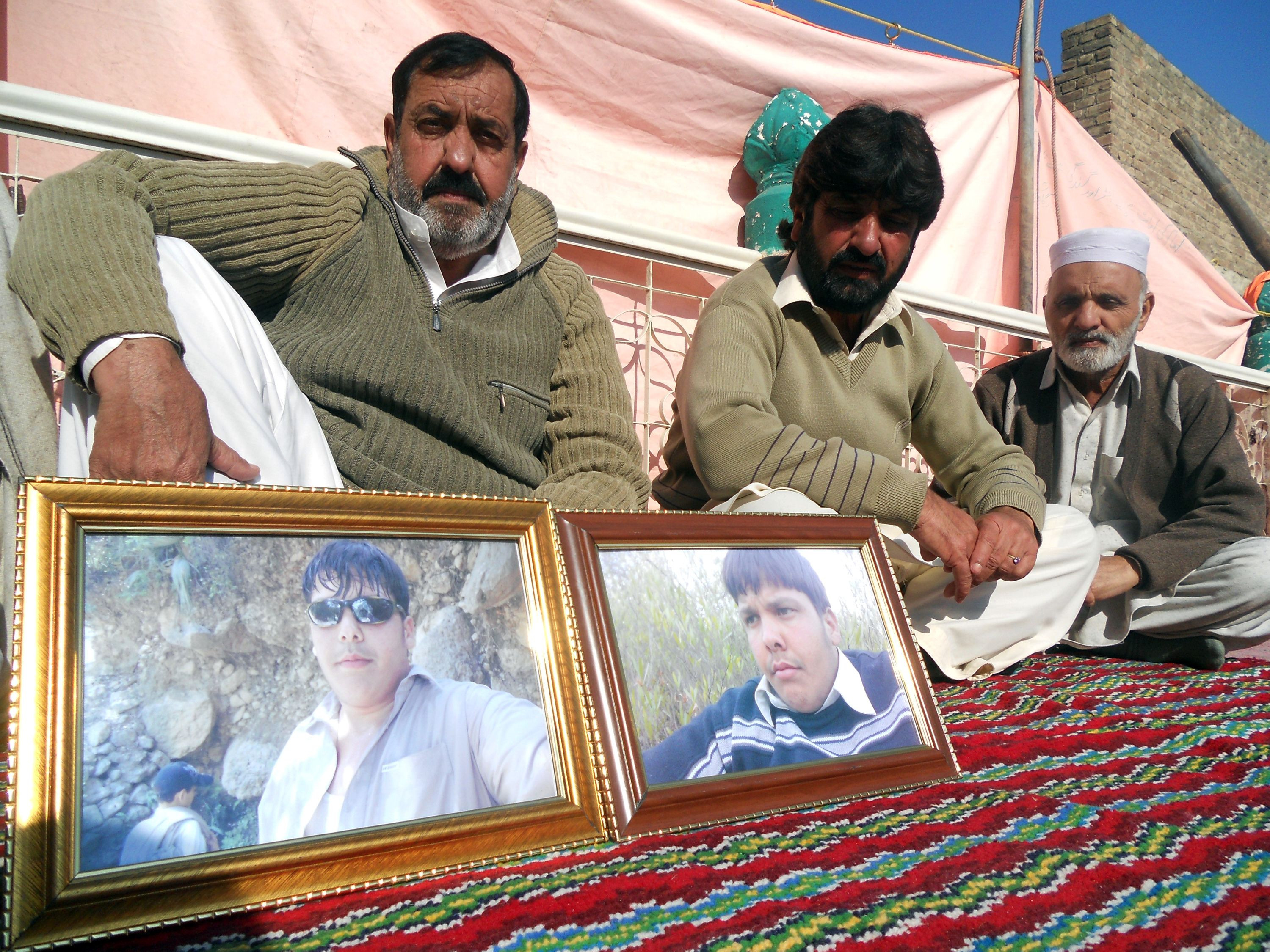 Un adolescent a devenit erou in Pakistan, dupa ce a oprit un kamikaze de la comiterea unui atentat