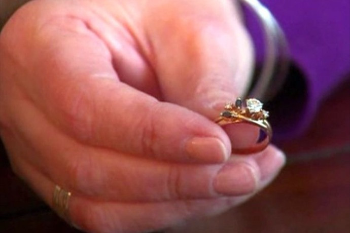 Un cuplu din Chicago a gasit o "comoara" in tevile de scurgere de la baie