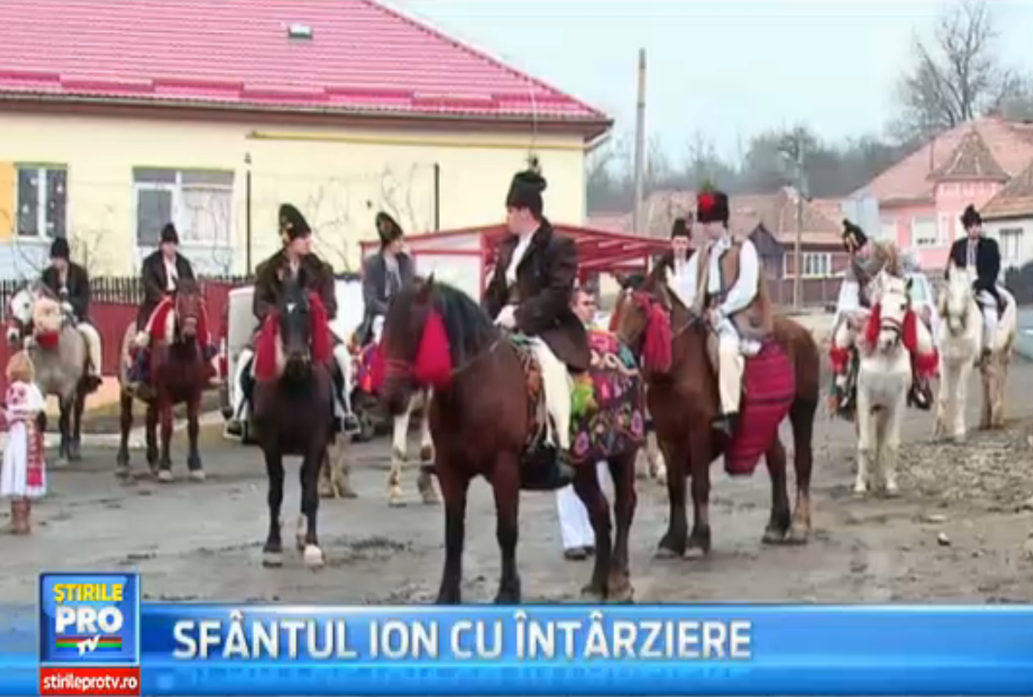 In satele din Mures lumea a imbracat straie de sarbatoare