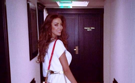 "Ti-e dor de el?". Poza pusa de Bianca Dragusanu pe Facebook care a starnit numeroase comentarii