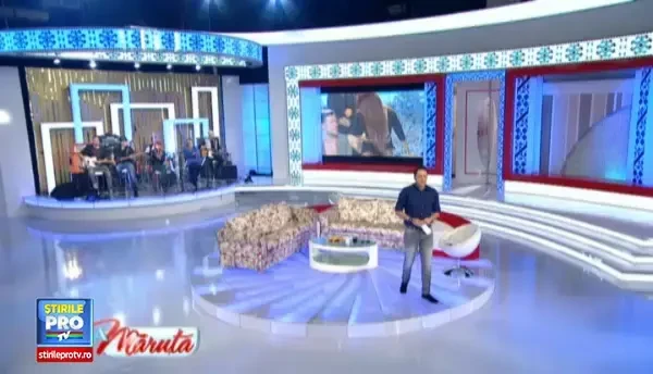 Bianca a jucat permanent la doua capete. Zeci de mesaje schimbate cu Cristea, chiar inainte de nunta