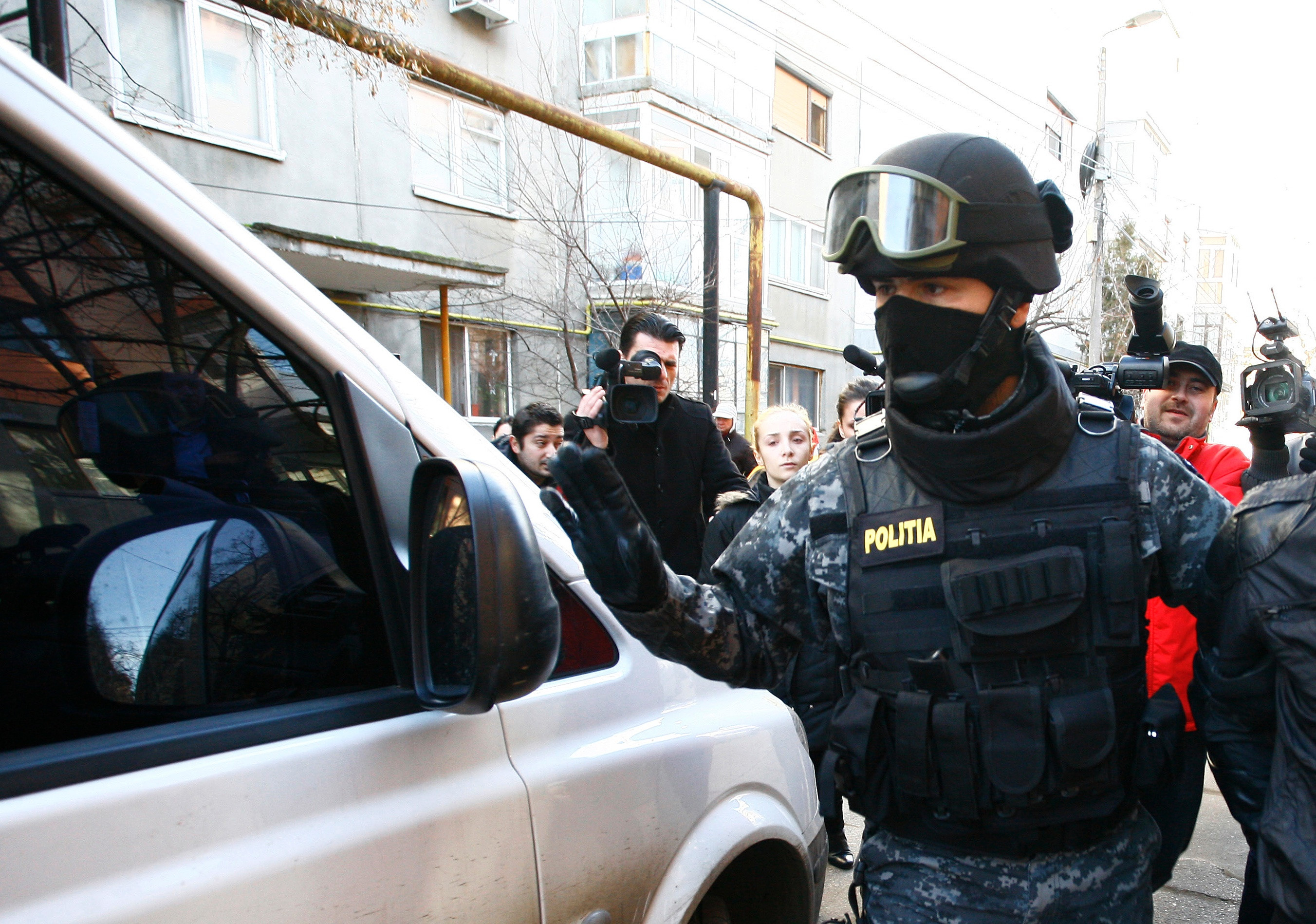 Perchezitii DNA la institutii publice din 3 judete. Seful CJ Mehedinti, suspectat de fapte de coruptie, ridicat de procurori