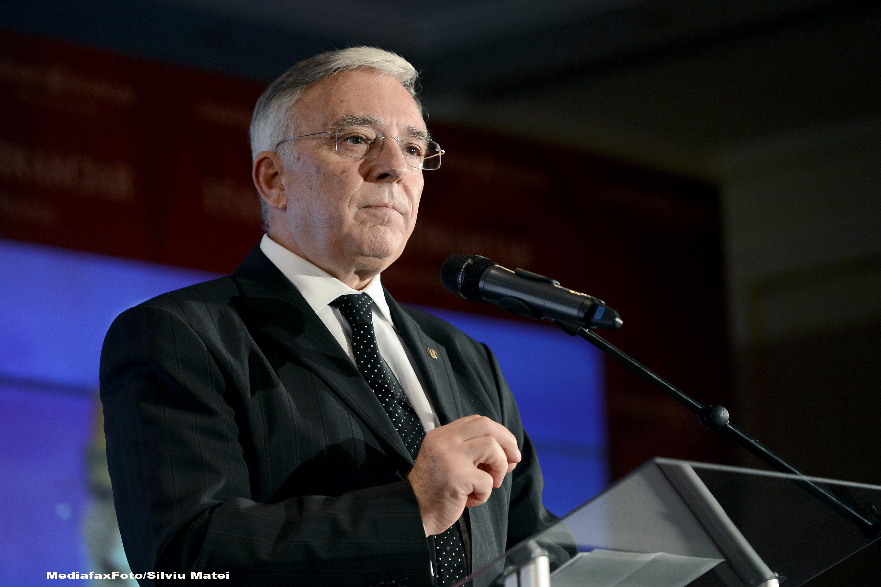 Pariul guvernatorului Isarescu pentru 2014. Care sunt cele mai mari pericole pentru Romania in acest an