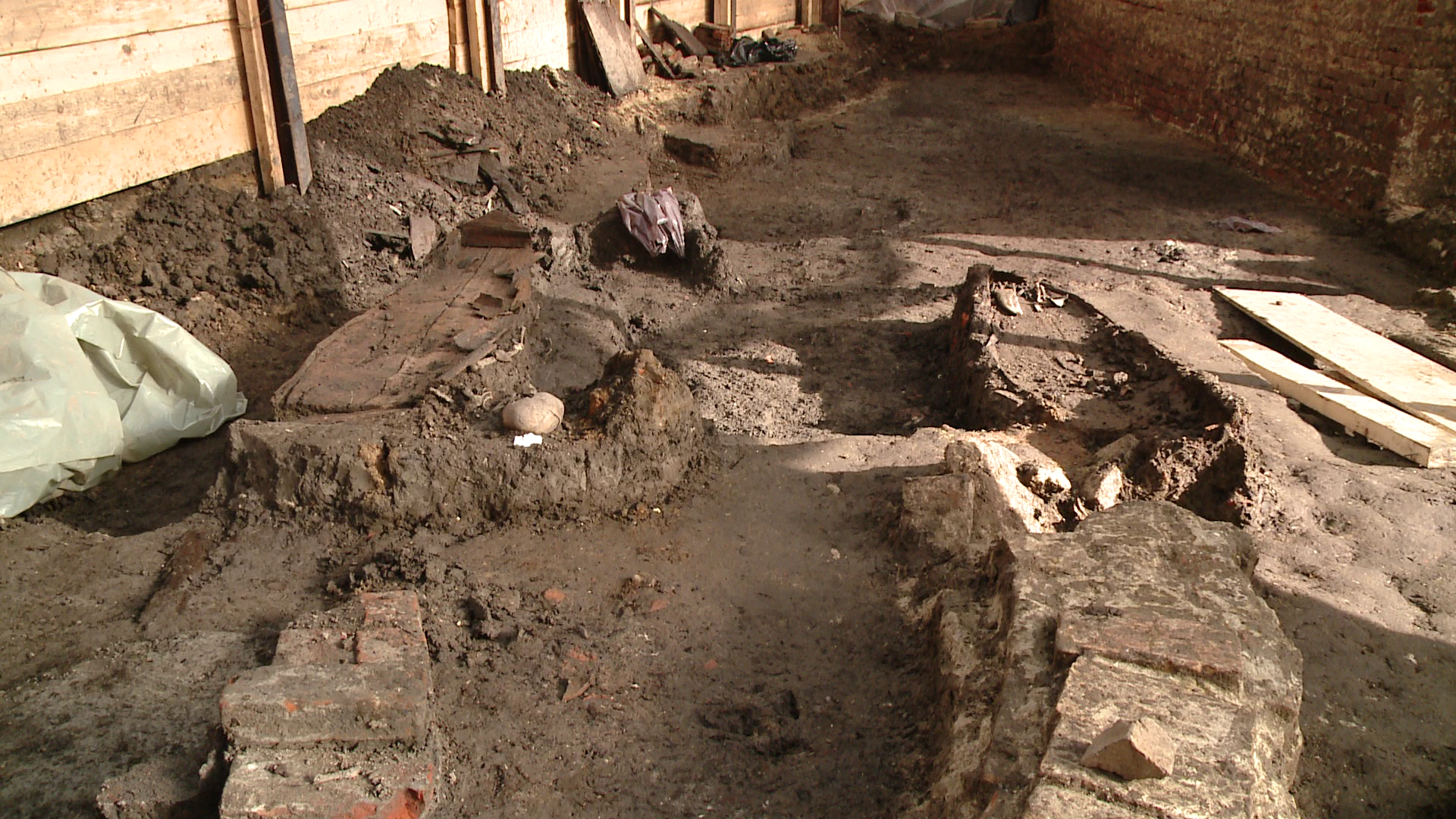 Descoperire istorica in centrul Timisoarei. Ce au gasit muncitorii cand au "spart" strada Lucian Blaga