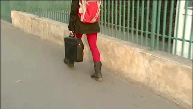 O luna de teroare pentru elevele unei scoli din Capitala. Ce le-a facut un barbat casatorit si cu copii