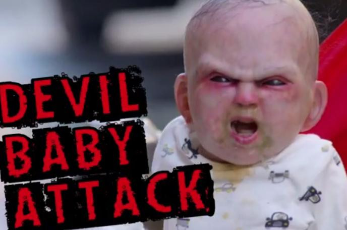 VIDEO. Un bebelus posedat, pe strazile din New York. Reactia locuitorilor a devenit viral pe Youtube