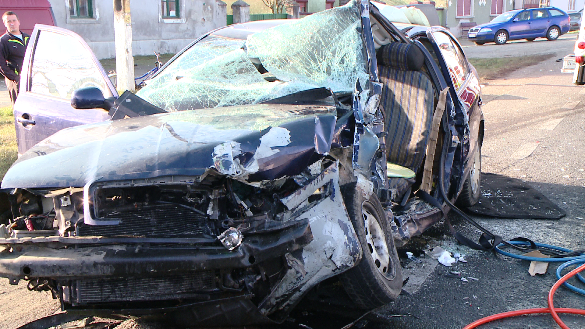 Neatentie fatala. O femeie a murit dupa ce masina in care se afla a fost izbita de un TIR, pe DN 6