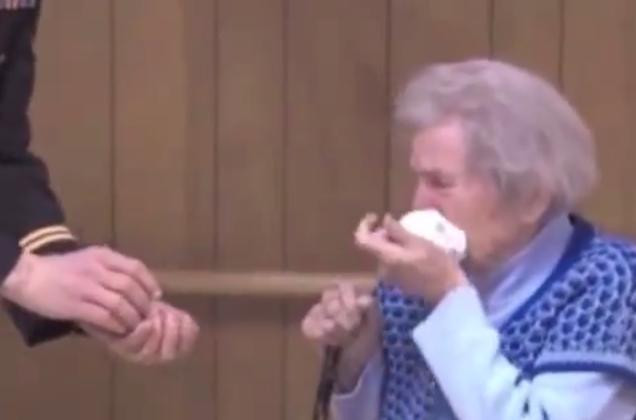 "I l-am dat ca sa fim mereu impreuna." Dupa 70 de ani, a primit ultimul mesaj trimis de sotul ei, mort in razboi