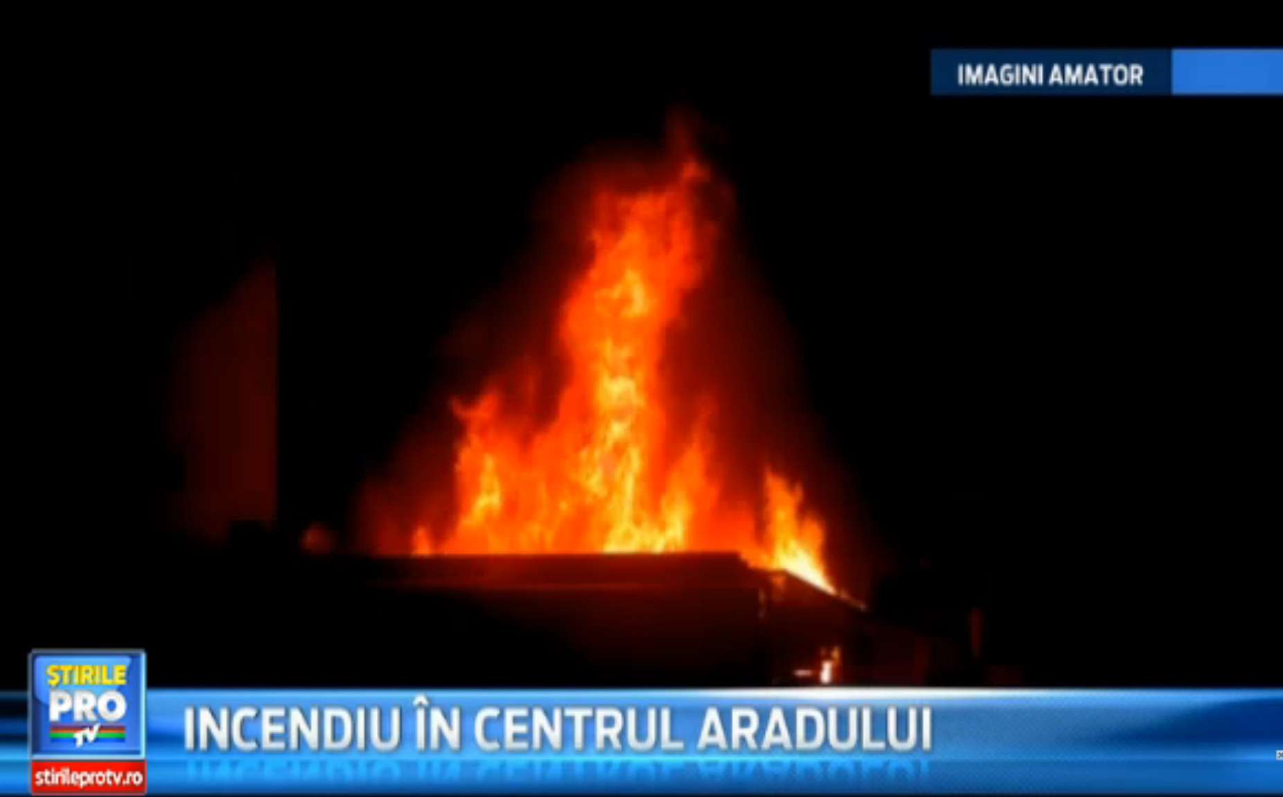 IMAGINI AMATOR cu o ghereta cuprinsa de flacari in centrul municipiului Arad