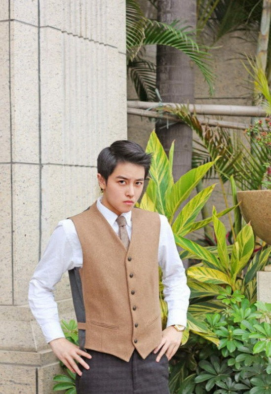 O tanara din China are o cariera de succes in postura de fotomodel masculin. Cum arata. FOTO