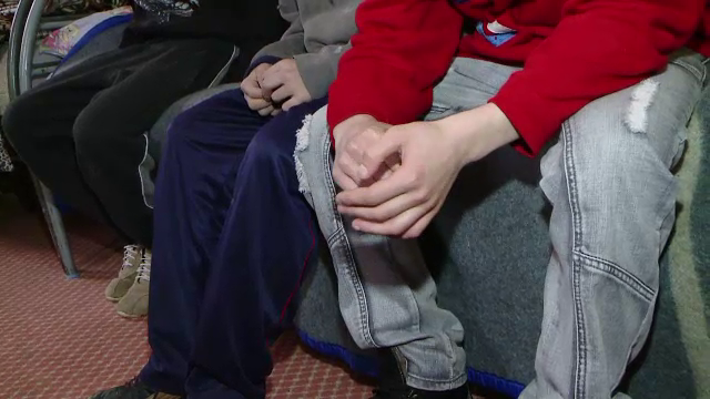 "Unul iese, altul intra". Reportaj in centrele de corectie pentru copii, unde tinerii au regim de armata