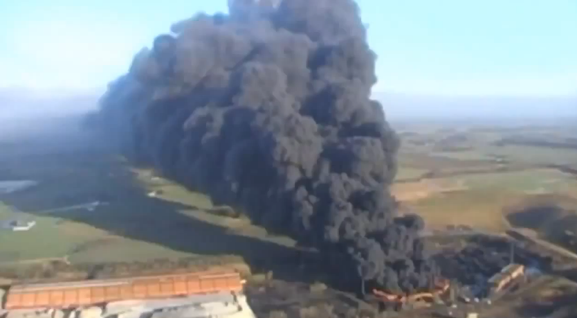 Incendiu vizibil din spatiu, in Marea Britanie. Pompierii se lupta cu flacarile de cateva zile