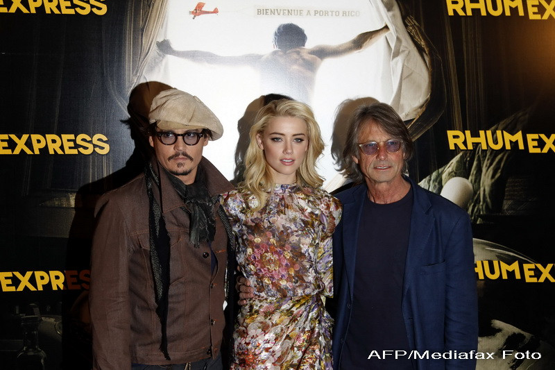 Actorul Johnny Depp s-a logodit cu iubita lui, Amber Heard. Cei doi sunt impreuna din 2012
