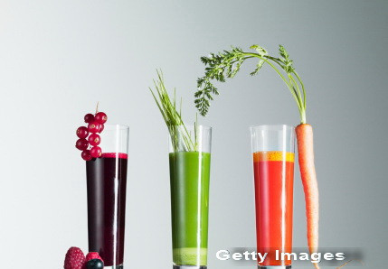 Cum au ajuns sucurile din fructe junk-food. Adevarul amar despre zaharul pe care il contin