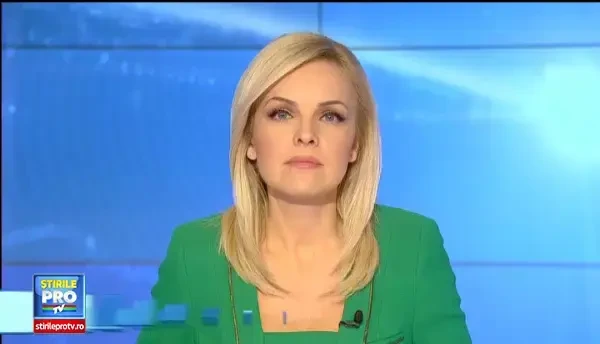 Zeci de romance sunt gata sa renunte la studii sau alte cariere, ca sa devina stewardese. Ce salariu vor avea pentru inceput