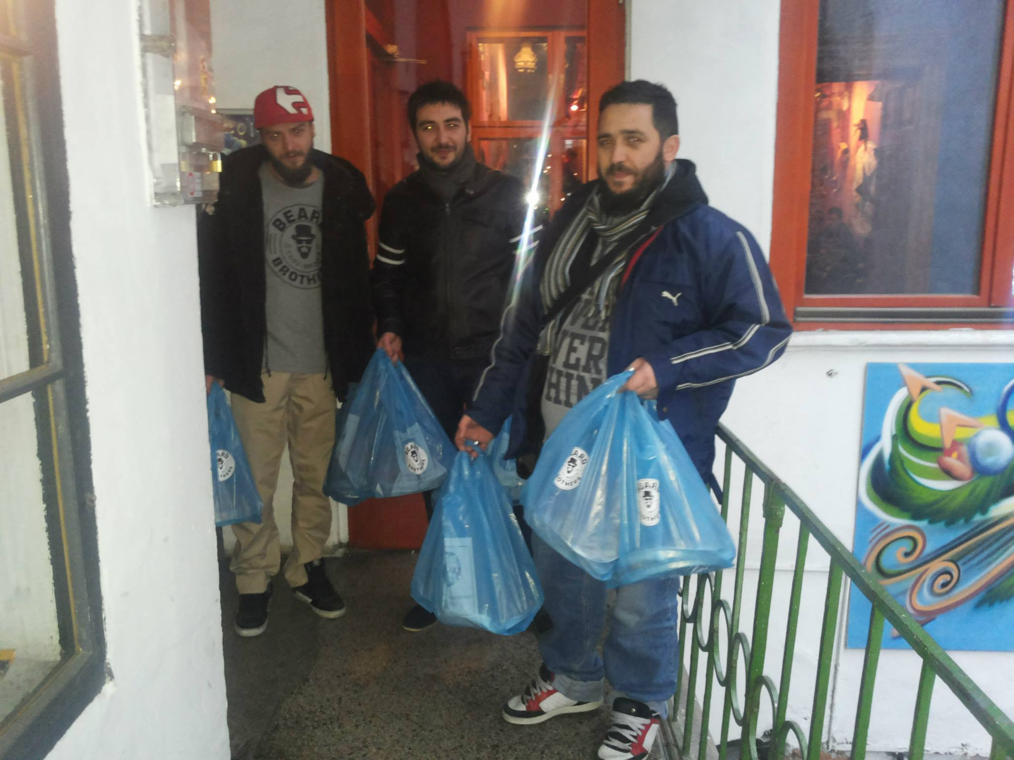 Copii, varstnici si familii in nevoie, ajutati de tineri clujeni prin intermediul internetului