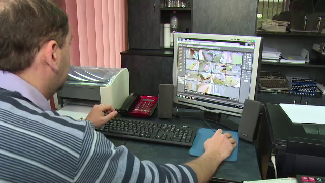 "Aici nu se fumeaza". Unde e liceul in care elevii sunt panditi pe camerele de supraveghere si sisteme care detecteaza fumul