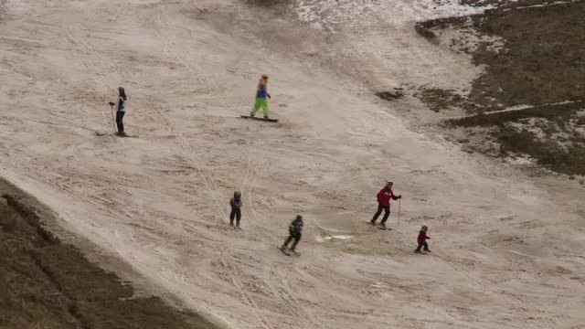 Stratul de zapada scade la munte din cauza temperaturilor ridicate. Evolutia vremii pana la sfarsitul saptamanii