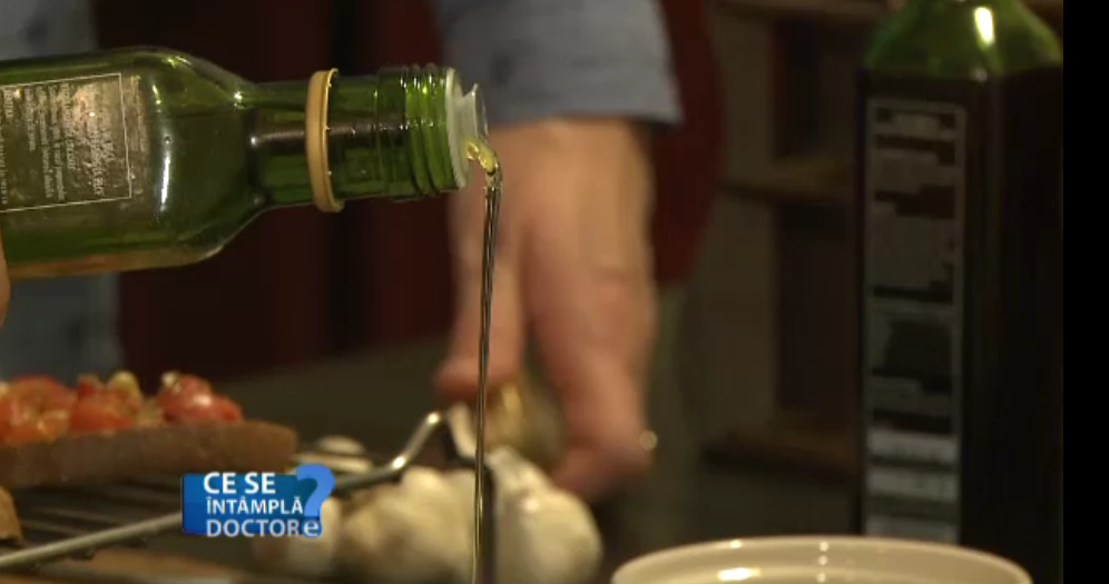 O lingura de ulei pe zi creste speranta de viata. Care sunt secretele din spatele acestui produs