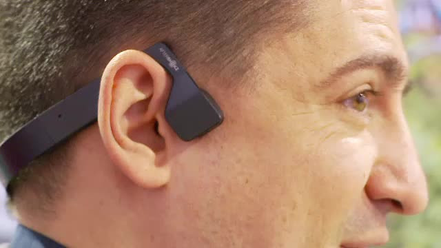 iLikeIT. Vreti sa va folositi smartphone-ul la capacitate maxima? Folositi casti audio "inteligente"