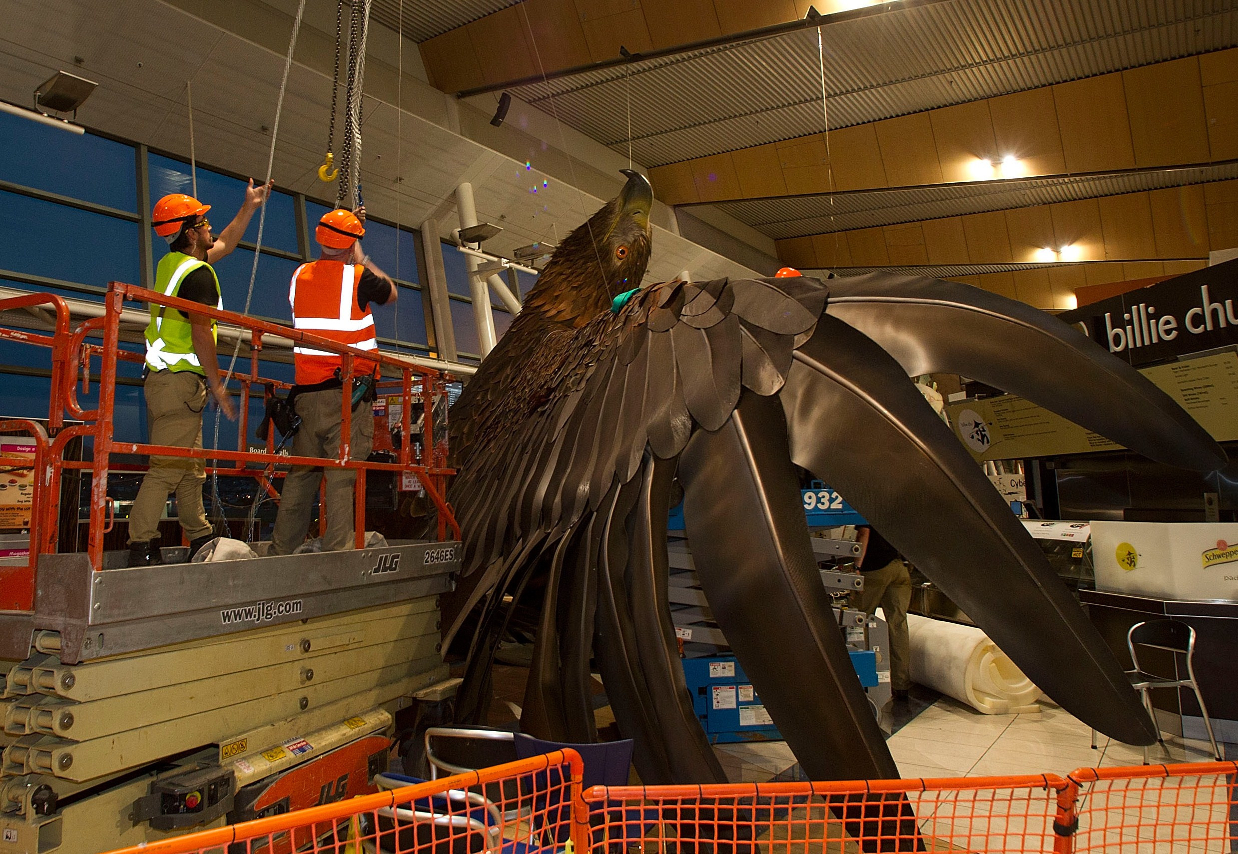 O statuie dedicata filmului "The Hobbit" s-a prabusit in urma cutremurului din Noua Zeelanda. Cum s-a vazut seismul la TV