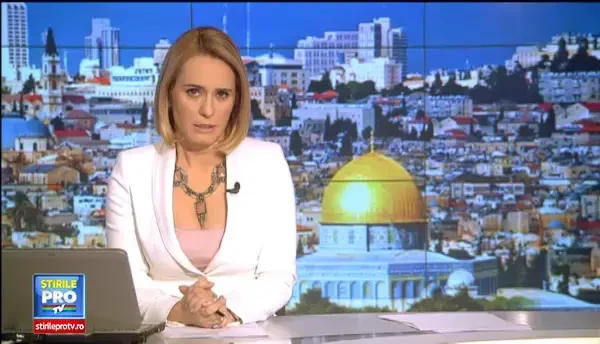 Biletul cu dorinta secreta lasat de Traian Basescu la Zidul Plangerii, in timpul vizitei din Israel, alaturi de seful SRI