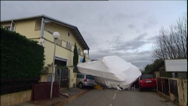 Peisaj dezolant dupa retragerea apelor din zonele inundate in Franta. Guvernul a promis despagubiri celor afectati