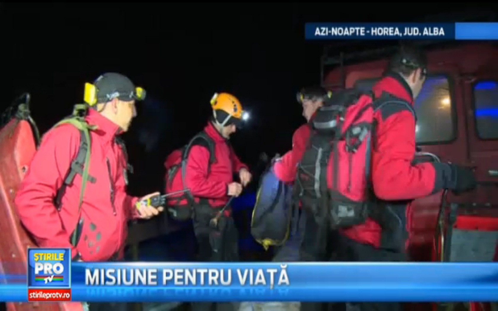 Imagini cu epava avionului. Un padurar a fost cel care i-a gasit pe supravietuitori in varful de munte