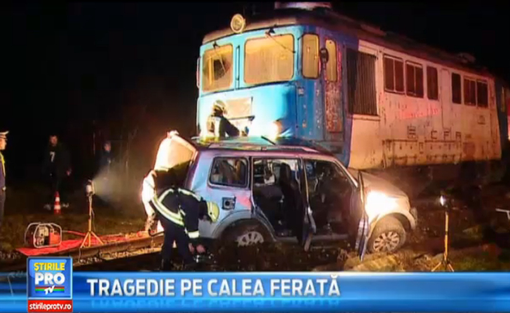 Tragedie azi-noapte in Sangeorgiu de Mures. Un tren personal a lovit in plin un autoturism