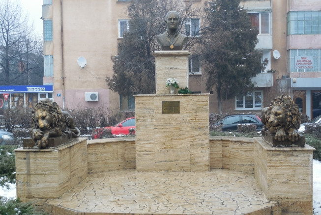 Se implinesc sapte ani de la moartea atletei Maria Cioncan. La bustul sportivei din Hunedoara are loc o comemorare