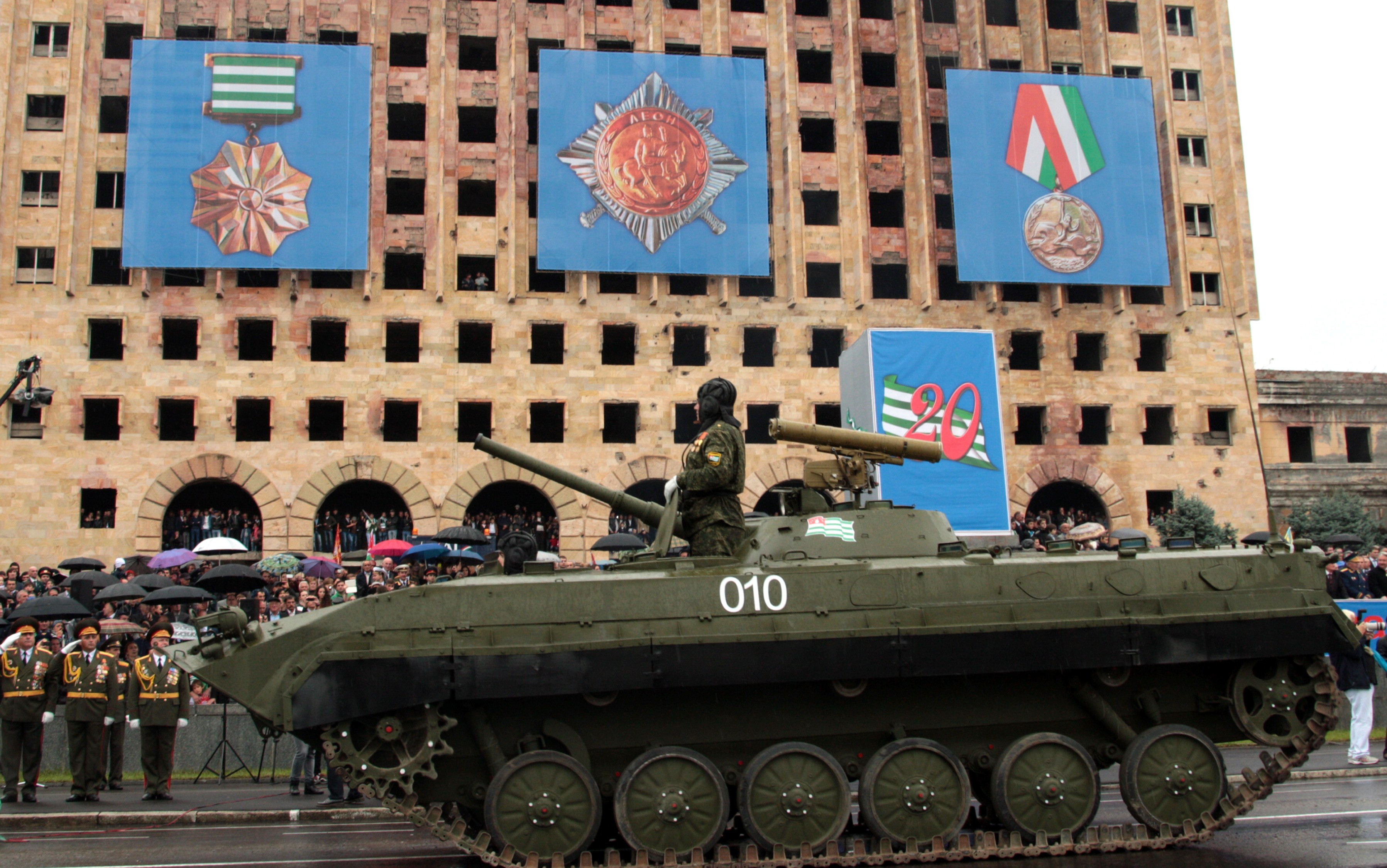 Rusia umbla cu granita mobila. Motivul pentru care a instalat o frontiera temporara, in interiorul Georgiei