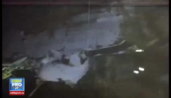 Imagini impresionante au fost filmate de o echipa de pompieri voluntari la locul tragediei aviatice