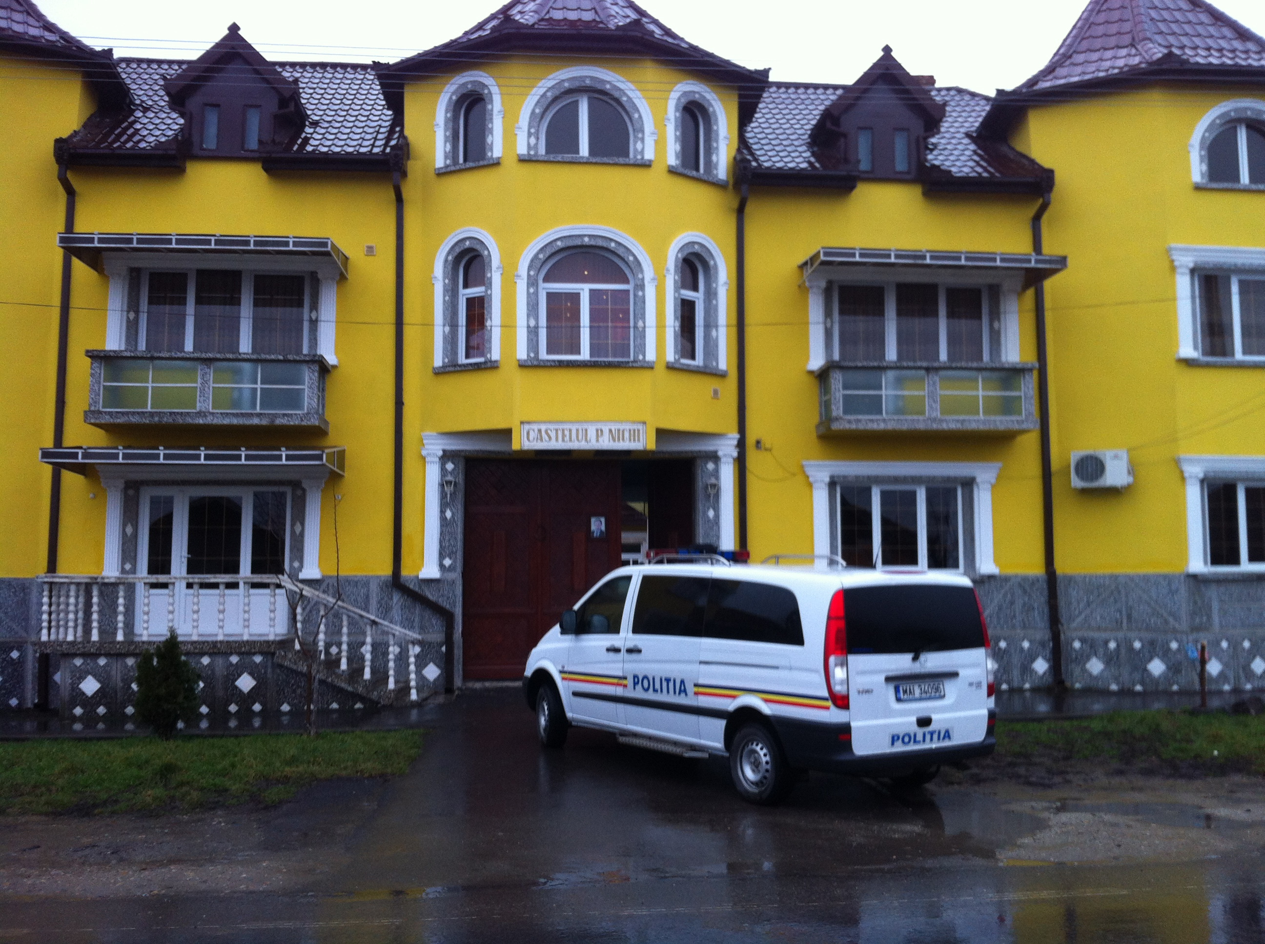 Ce au gasit politistii in casele indivizilor care au snopit in bataie un barbat, la Buzias