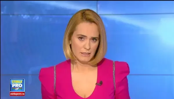 Autoritatile n-au fost pregatite nici sa recupereze avionul. Cu tractorul din dotare, satenii l-au scos ca pe un bustean