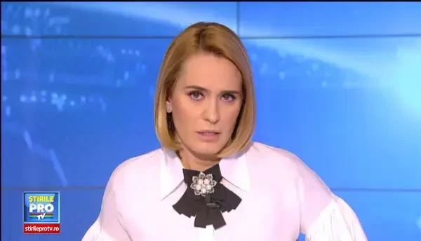 "Marea de lumina" care a inconjurat Statuia Aviatorilor din Capitala. Un ultim omagiu a fost adus victimelor din Apuseni