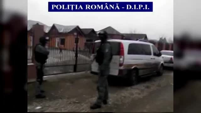 Operatiune cu peste 100 de politisti. Noua membri ai unei retele infractionale periculoase au fost ridicati de mascati