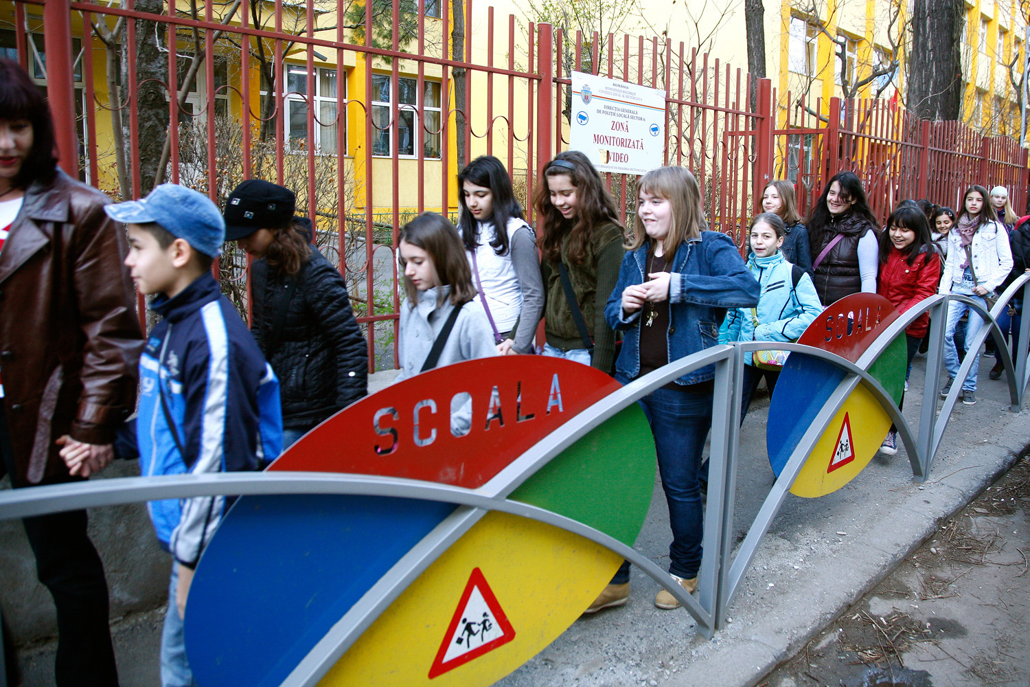 "Scoala altfel", programul statului roman finantat la negru. Fara fondul clasei, copiii ar sta degeaba o saptamana