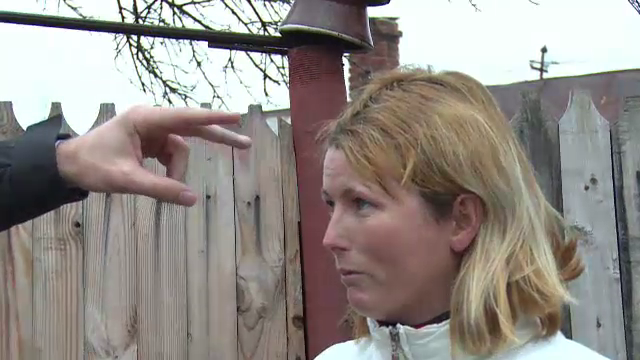 Barbat din Dambovita, acuzat de fosta iubita ca a violat-o, dupa care i-a taiat parul pentru a-l pastra ca suvenir